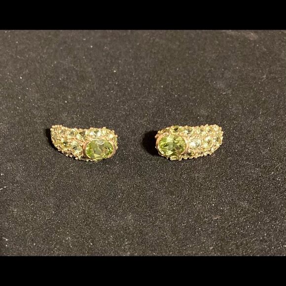 Jewelry - Elegant 12 k gold peridot Earrings